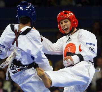 Otra disciplina olmpica femenina a?adida en Sidney fue el Taekwondo. En imagen la australiana Lauren Burns y la cubana Urbia Melendez.