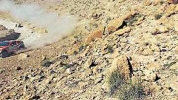 <b>PISTAS TRAICIONERAS. </b>Los pilotos del Dakar se enfrentan en Marruecos a infinitud de caminos repletos de trampas.