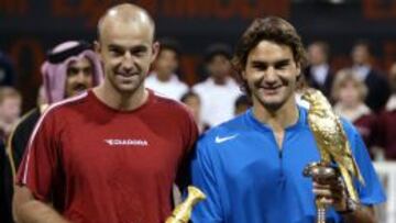 Ivan Ljubicic y Roger Federer, en una imagen de 2005 tras la final de Qatar.