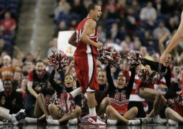 28/03/08 Stephen curry jugó durante 3 temporadas con los Wildcats del Davidson College.