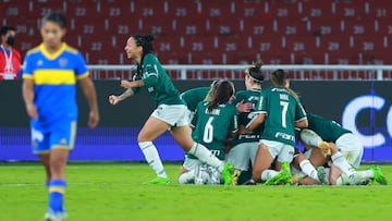 QUITO, ECUADOR - OCTOBER 28: Poliana of Palmeiras celebrates with teammates after scoring their team's third goal during the final of Women's Copa CONMEBOL Libertadores 2022 between Boca Juniors and Palmeiras at Rodrigo Paz Delgado Stadium on October 28, 2022 in Quito, Ecuador. (Photo by Hector Vivas/Getty Images)