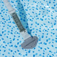 Ni hojas ni insectos: este aspirador limpiafondos para piscinas elimina la suciedad sin esfuerzo con su potencia de succión