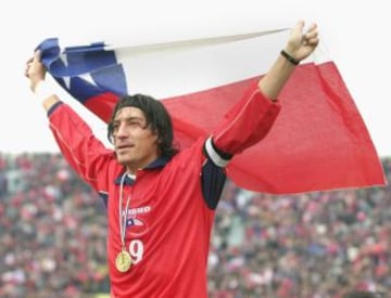 Iván Zamorano llegó a 69 partidos durante su carrera en La Roja.