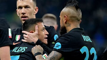 Soccer Football - Coppa Italia - Quarter-Final - Inter Milan v AS Roma - San Siro, Milan, Italy - February 8, 2022 Inter Milan's Alexis Sanchez celebrates scoring their second goal with teammate Arturo Vidal REUTERS/Alberto Lingria