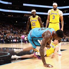 Patrick Beverley es suspendido tres partidos por altercado con Deandre Ayton