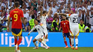 Soccer Football - Euro 2024 - Quarter Final - Spain v Germany - Stuttgart Arena, Stuttgart, Germany - July 5, 2024 Germany's Jamal Musiala, Niclas Fullkrug and Robert Andrich appeal for a penalty REUTERS/Lee Smith