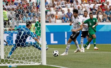 Salem Al-Dawsari marcando el gol de la victoria.