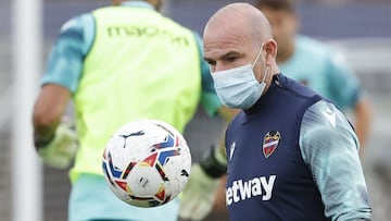 23/09/20 LEVANTE UD
CIUDAD DEPORTIVA BUÑOL
ENTRENAMIENTO
PACO LOPEZ
PUBLICADA 17/10/20 NA MA19 1COL