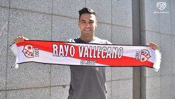 Falcao posa con la bufanda del Rayo.