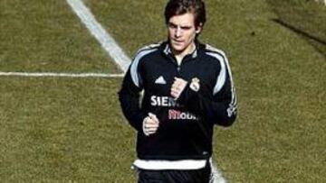 <b>INÉDITO.</B> Jonathan Woodgate todavía no ha podido debutar en partido oficial con el Real Madrid.