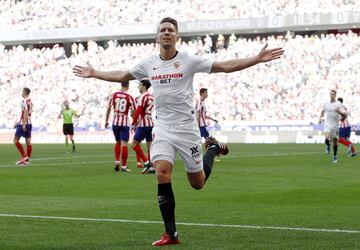 Atlético de Madrid 0-1 Sevilla | Pase filtrado que no acierta a desviar Savic, el balón llegó al delantero y este batió a Oblak con un potente disparo en el mano a mano.
