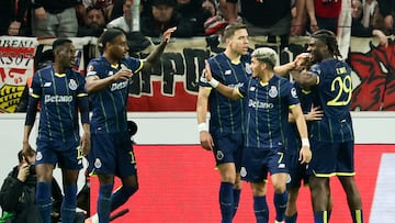 Stuttgart (Germany), 12/03/2026.- Rodrigo Mora (2-R, partially seen) of FC Porto celebrates with his teammates after scoring the 0-1 goal during the UEFA Europa League Round of 16 1st leg soccer match between VfB Stuttgart and FC Porto, Germany, 12 March 2026. (Alemania) EFE/EPA/RONALD WITTEK