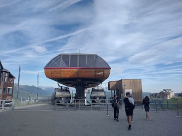 Imagen del telecabina Skyvall en la estación de Peyragudes en dirección a Loudenvielle