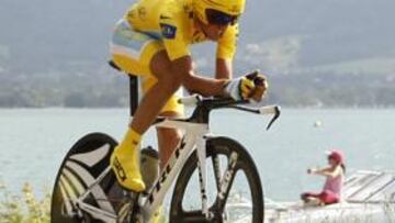 Contador en una crono del Tour de Francia