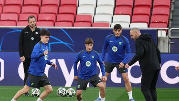 Lisbon (Portugal), 04/03/2025.- Barcelona's players during a training session in Luz Stadium, Lisbon, Portugal, 04 March 2025. Barcelona will face Benfica in a UEFA Champions League Round of 16 first leg match on 05 March. (Liga de Campeones, Lisboa) EFE/EPA/MANUEL DE ALMEIDA