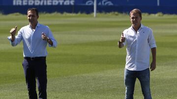 El preparador físico Manu Poblaciones, junto al técnico Rubén Baraja.