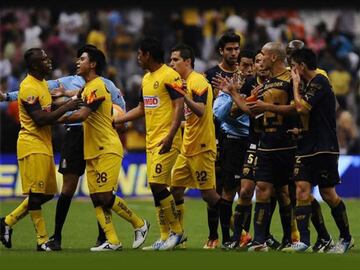 En la ronda de cuartos de final del Clausura 2013 hubo clásico capitalino. El América venció a Pumas en Ciudad Universitaria con gol de Raúl Jiménez; y lo volvió a hacer en el Azteca por 2-1 (con dos tantos de Christian Benítez) pese a un gol tempranero de Robin Ramírez que dio cierta esperanza auriazul. Las Águilas se llevaron el campeonato de ese torneo al vencer a Cruz Azul en la final. 