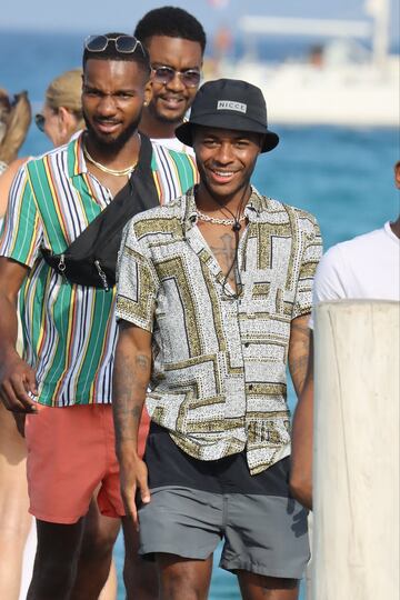 El jugador del Manchester City disfruta con su familia y amigos de unos días de vacaciones en la Costa Azul antes del partido de Champions ante el Madrid.