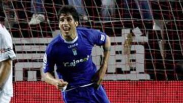 <b>SU PESO EN ORO. </b>Leandro Gioda celebra el tanto que le dio al Xerez un punto en el Pizjuán.