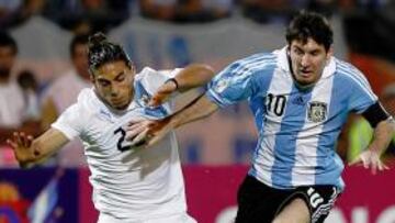 Messi iluminó a Argentina y le llevó al triunfo ante Uruguay