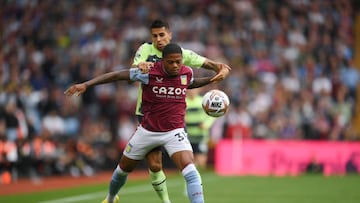 BIRMINGHAM, ENGLAND - SEPTEMBER 03: Leon Bailey of Aston Villa is challenged by Joao Cancelo of Manchester City during the Premier League match between Aston Villa and Manchester City at Villa Park on September 03, 2022 in Birmingham, England. (Photo by Shaun Botterill/Getty Images)