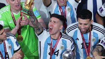 Argentina's midfielder #24 Enzo Fernandez (C) lifts the FIFA World Cup Trophy during the trophy ceremony after Argentina won the Qatar 2022 World Cup final football match between Argentina and France at Lusail Stadium in Lusail, north of Doha on December 18, 2022. (Photo by Giuseppe CACACE / AFP)