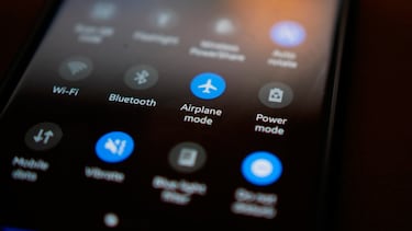 ¿Qué sucede si no pongo el modo avión durante un vuelo? Esto es lo que ocurre realmente en cabina