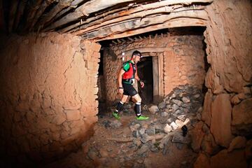 Con una distancia de unos 172 km y un desnivel positivo de unos 10.000 metros, se la considera la carrera a pie de Trail running más prestigiosa del mundo.