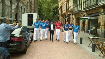 Los mejores pelotaris del momento, por una calle de Bilbao