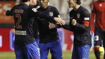 <b>RABIA. </b>Tiago grita y saca la tensión acumulada tras el final del partido. Filipe y Perea fueron a abrazar a Godín, el goleador rojiblanco. Miranda se une a ellos.