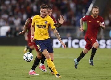 Saúl con el balón.