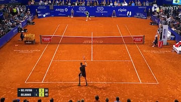 El tenista argentino se despidi&oacute; en Buenos Aires ante un p&uacute;blico rendido a su figura y ante un Delbonis que se mostr&oacute; muy superior a su amigo.