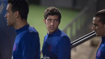 Sergio Roberto, junto a Griezmann y a Busquets durante un entrenamiento.