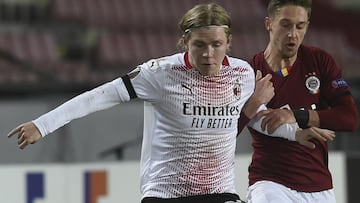 Hauge leads record-breaking Milan into Europa League Last 16