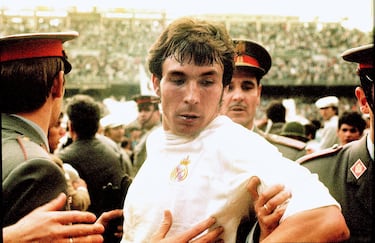 Formado en las categorías inferiores del equipo blanco, llegó al Rayo Vallecano con 16 años en calidad de cedido, hasta que en 1964 regresó al Real Madrid para debutar como jugador profesional y donde permaneció hasta 1972. 