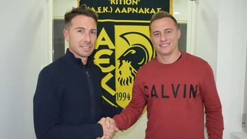 Abraham Gonz&aacute;lez, durante su presentaci&oacute;n como nuevo jugador del AEK Larnaca chipriota.