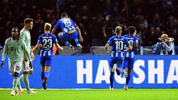 Ibisevic celebra la primera anotación del partido.