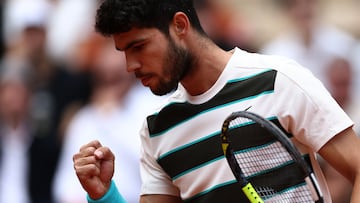 Spain's Carlos Alcaraz reacts to a point against Italy's Giulio Zeppieri during their men's singles match on day 2 of the French Open tennis tournament on Court Suzanne-Lenglen at the Roland-Garros Complex in Paris on May 26, 2025. (Photo by FRANCK FIFE / AFP)