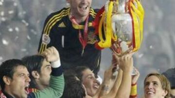 <strong>FELIZ.</strong> Casillas desbordó felicidad por el logro de la Selección en la Eurocopa.