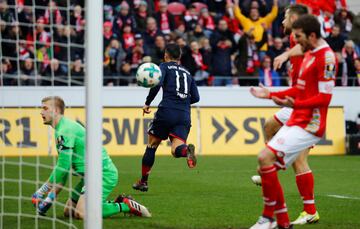 El colombiano anotó un golazo en el triunfo del Bayern 2-0 ante el Mainz