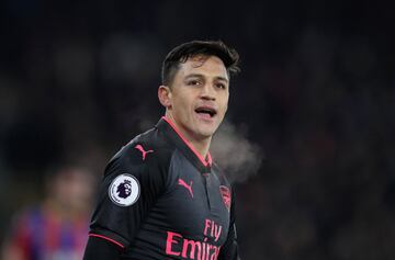 Alexis Sánchez anotó dos goles en la victoria de Arsenal sobre Crystal Palace.