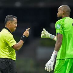 Expertos del arbitraje reprueban penalti en favor de México