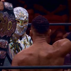 Místico hizo rendir a Rocky Romero en AEW