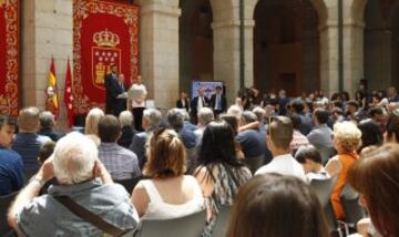 La plantilla del Real Madrid fue recibida en la sede de la Comunidad de Madrid por Cristina Cifuentes. 