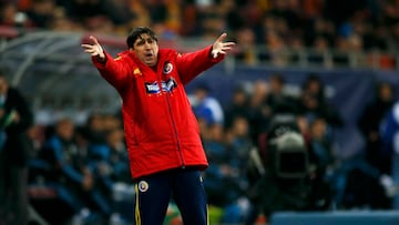 Romania's head coach Victor Piturca reacts during their international friendly soccer match against Argentina at the National Arena in Bucharest March 5, 2014. REUTERS/Bogdan Cristel (ROMANIA  - Tags: SPORT SOCCER)  