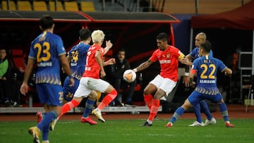 Guangzhou Evergrande&#039;s Paulinho (3R) controls the ball during the Chinese Super League football match (CSL) between Guangzhou Evergrande and Jiangsu Suning in Suzhou in China&#039;s eastern Jiangsu province on November 8, 2020. (Photo by STR / AFP) /