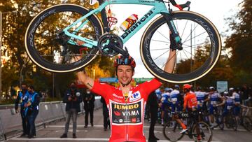 Roglic celebra su triunfo en Madrid.