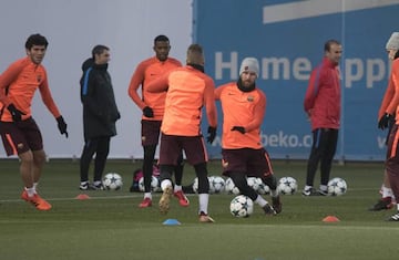 Barça train ahead of Champions League game.