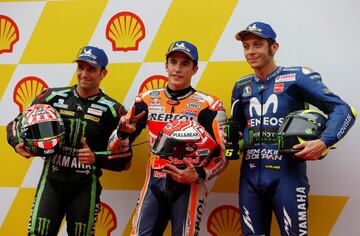 Marc Márquez, Johann Zarco y Valentino Rossi en el podio de Sepang. 