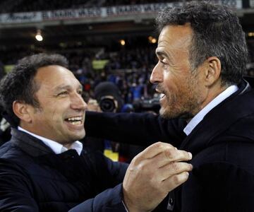 La Real coach Eusebio Sacristán (l) played at Barcelona under Johan Cruyff